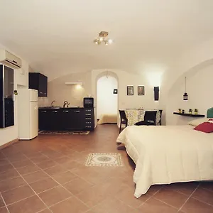 la-grotta-di-partenope.hotels-amalfi.com/